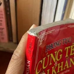 II Văn Khấn Cổ Truyền: Phong Tục Cúng Tế Và Bài Khấn - Lê Mai (Biên Soạn) 576519