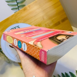 [Sách tiếng Anh 2hand] Like new 90% - The Mother-Daughter Book Club: Pies & Prejudice 550429