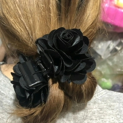 Kẹp tóc 5 răng càng cua đính hoa hồng màu đen-Kẹp bông càng cua 475576