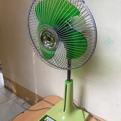 Quạt lửng Nhật hiệu Nec cánh 30cm cao 80cm điện 100v