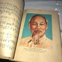 Việt Nam đất nước Anh Hùng  738096