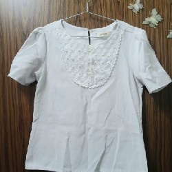 Áo kiểu nữ size S, có đính hoa 67701