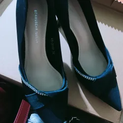 pass vài món đồ mới,còn TM,size 35,check thoải mái,vừa pass vừa tặng
 977642