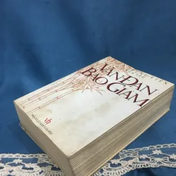 Văn đàn bảo giám