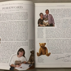 THE TEDDY BEAR ENCYCLOPEDIA Bách khoa toàn thư về Gấu Teddy - DK 1993 455802