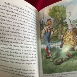 Sách ngoại văn tiếng Anh - Alice’s advanture in Wonderland ( Alice ở xứ sở diệu kỳ) 70359