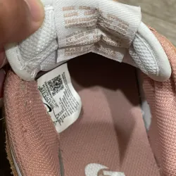 Giày thể thao Nike màu nâu, trắng hình dáng năng động 746989