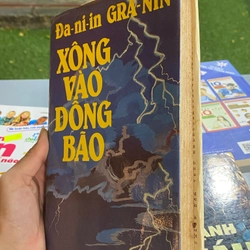 XÔNG VÀO DÔNG BÃO - ĐANIIN GRANIN 308885