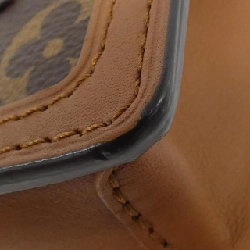 Túi đeo hông Louis Vuitton Monogram Dauphine BB M68621 609087