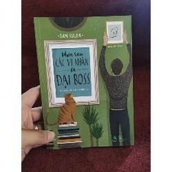 (TẶNG BOOKMARK) Phía sau các vĩ nhân là đại boss mới 90%RBK01/03