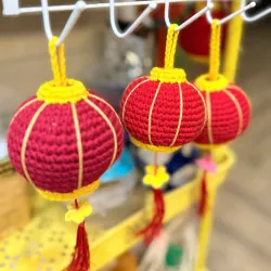 Đèn lồng mini làm bằng len trang trí cho không gian ngày Tết, móc chìa khóa đèn lồng len 762724