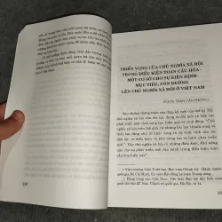 KIÊN ĐỊNH MỤC TIÊU VÀ CON ĐƯỜNG ĐI LÊN CHỦ NGHĨA XÃ HỘI Ở NƯỚC TA 701107