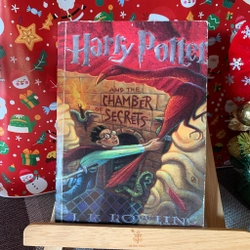 Sách ngoại văn Harry Potter and The Chamber of Secrets, cũ, bìa sờn