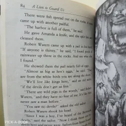 Tiểu thuyết lịch sử Tiếng Anh dành cho trẻ em A Lion To Guard Us 992116