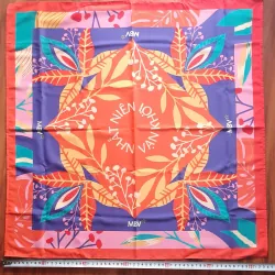 Khăn choàng MBV đi biển thổ cẩm nữ 1026781