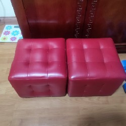 Bộ sofa của UMA: 1 ghế sofa giường 1,8m+1 bàn gỗ sồi 60cmx60cm+2 đôn 40cmx40cm 6267