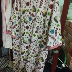 Đầm xuông from rộng và áo len sử dụng 1 lần. Còn tốt 95% .áo len 80k 2 cáii,  593175