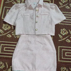 Áo và chân váy hồng