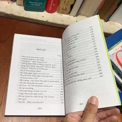 II Sách: Phụ Nữ Và Những Mùa Covid - Phạm Thị Phương Thảo - 2022 786232