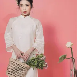 Váy cô dâu cổ cao dài tay chất liệu lụa màu trắng kem 737788