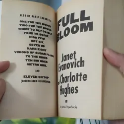 Full Bloom - Janet Evanovich & Charlotte Hughes 1027582
