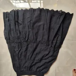 Chân váy đen thêu nổi