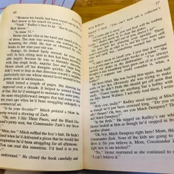 [Sách tiếng Anh 2hand] Like new 90% - 💜 Truly Madly Manhattan – Nora Roberts 598329