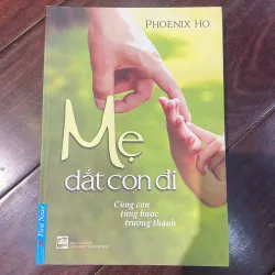 Mẹ dắt con đi cùng con từng bước trưởng thành 