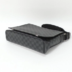 Túi đeo vai Louis Vuitton Damier Graphite District MM N41029 611881