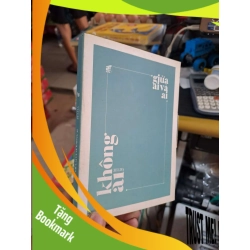 (TẶNG BOOKMARK) Giữa Ai Và Không Ai - Zelda - mới 90% tranh, postcard - VĂN HỌC - RBK3012