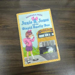 Junie B. Jones and the Stupid Smelly Bus - Barbara Park 