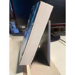 TUẦN ĐÊM- tiểu thuyết kỳ ảo -Tác giả: Sergey Lukianenko -NxB Trẻ, năm XB 2010 -Khổ sách: 13x19cm,Số trang: 62 -Sách lưu kho giấy trắng, mới,đẹp 445711