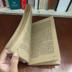 II Sách Xưa: Người Bạn Mang Bộ Lông Chim - Nhiều Tác Giả - 1986 605997