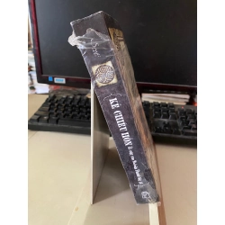 Kẻ chiêu hồn bí mật của Nicholasflamel bất tử -Sách lưu kho còn seal có ố ở đầu sách- Michael Scott [2001] SÁCH VĂN HỌC 443193