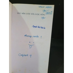 Hãy mỉm cười với cuộc sống mới 80% bẩn nhẹ, có chữ ký 2005 Nhiều tác giả HCM3004 VĂN HỌC 445695