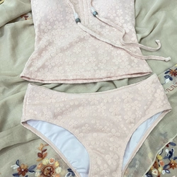 Bikini màu hồng dễ thương kín đáo 499328