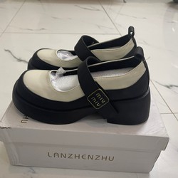 Giày búp bê phong cách Hàn Quốc size 35, màu be phối đen - mới 98%