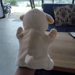 một chú thú nhồi bông hình con cừu  . Hàng 2hand 996568