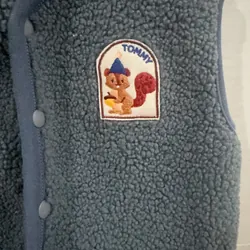 Áo gile lông cừu thêu sóc cho bé 733644