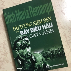 Đài tưởng niệm đen của bầy diều hâu gãy cánh (2003) - Erich Maria Remarque