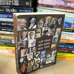 Gặp nhau bên động hoa vàng