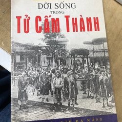 Đời sống trong Tử cấm Thành