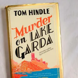Murder on Lake Garda: The Sunday Times Bestselling Murder Mystery (áo bìa rách nhẹ)