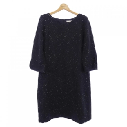 Không có tiêu đề UNTITLED Đầm