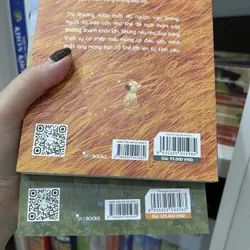 Combo 2 cuốn “Trốn lên mái nhà để khóc” và “Thưa ngoại con mới về” - Lam (mới 99%) 690507