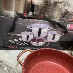 THANH LÝ THÙNG đầy đủ nồi và dụng cụ như hình ( có cái nồi có tay cầm là sử dụng một lần) 606496