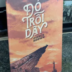 Đỏ trỗi dậy Pierce Brown