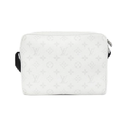Túi đeo chéo ngoài trời Louis Vuitton Taiga Lama M30873 610745