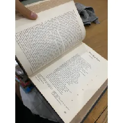 English Literature - Edward J. Gordon 553262