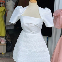 Đầm trắng phối lượn sóng bèo ở váy 503168